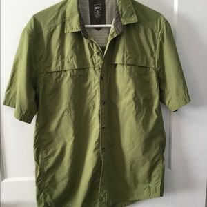 REI green womens hiking shirt with a zipper pocket size m
